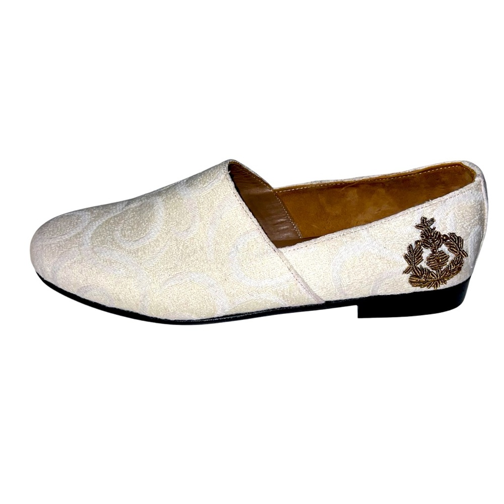 Artimen Juttis 
Off white stoned wash fabric Men’s US 9